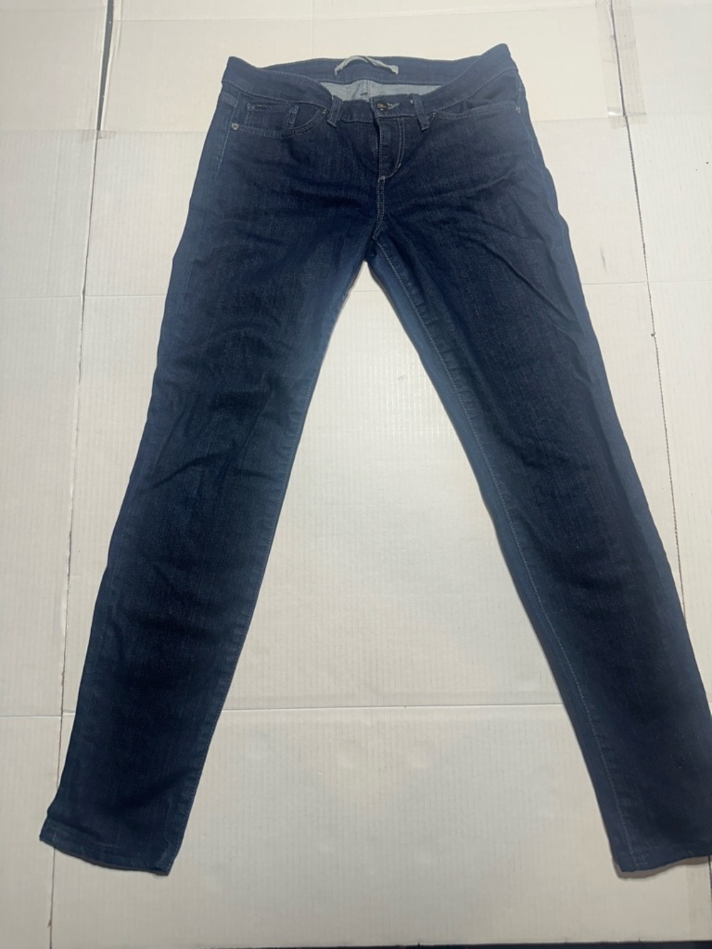 Joe’s Chelsea dark Blue denim Slim Jeans multiple pockets and zipper 98% cotton